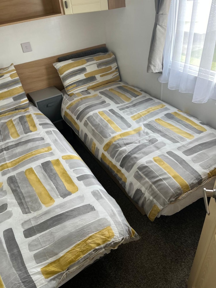 3-bed Homely Modern Caravan in Clacton-on-sea view 4