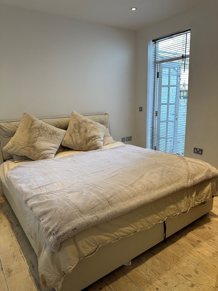 Modern, Spacious 1 Bedroom Garden Flat Sw18