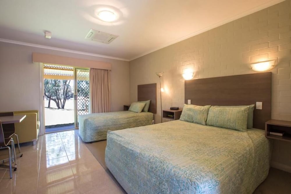 Euston Club Motel