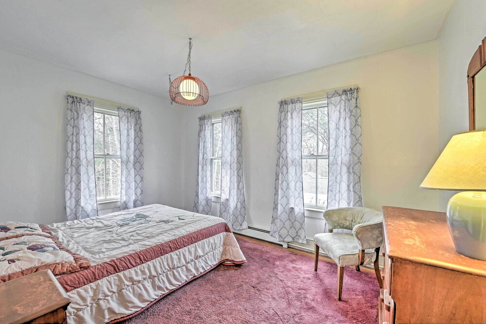 Apt on Vineyard Haven Near Nantucket Sound! view 4