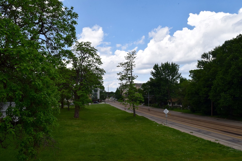 Snelling Motel