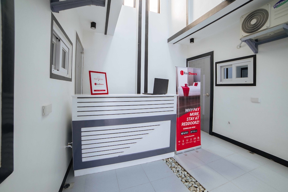 RedDoorz @ Colorado Street Angeles City view 3