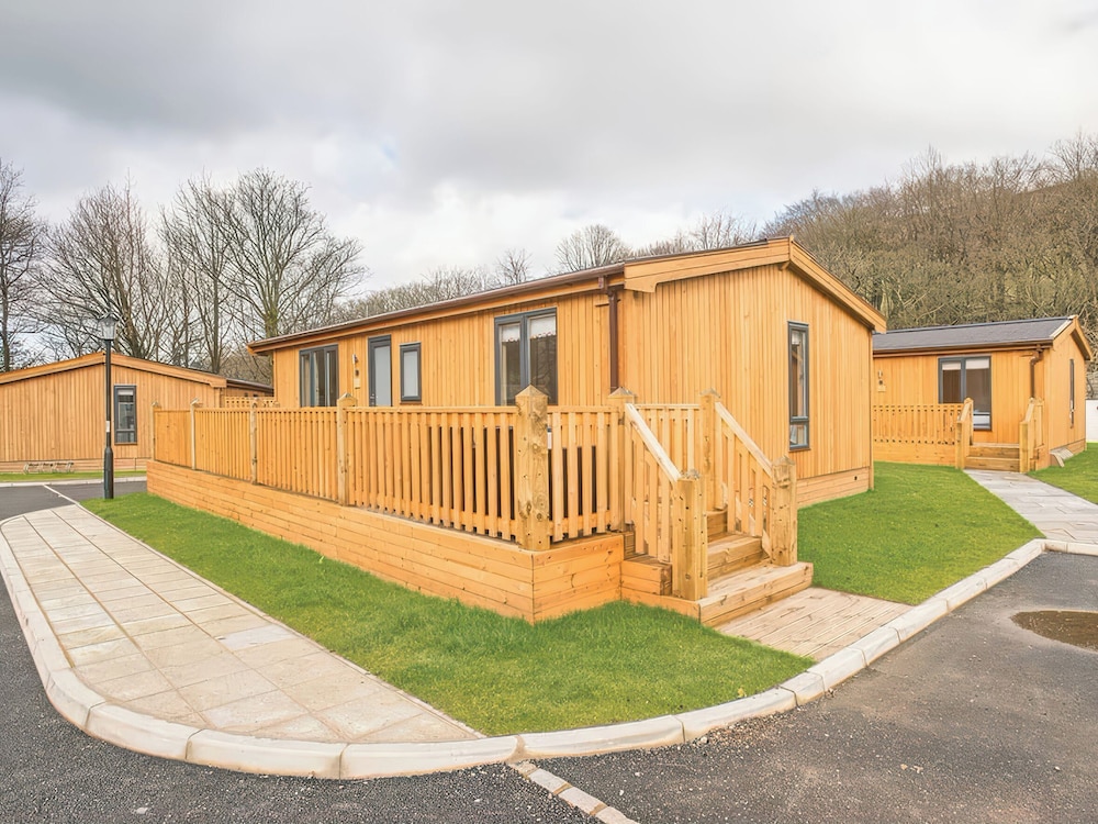 Dovestone Luxury Lodges - Pets Welcome