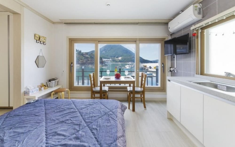 Yeosu Ocean View Pension view 4