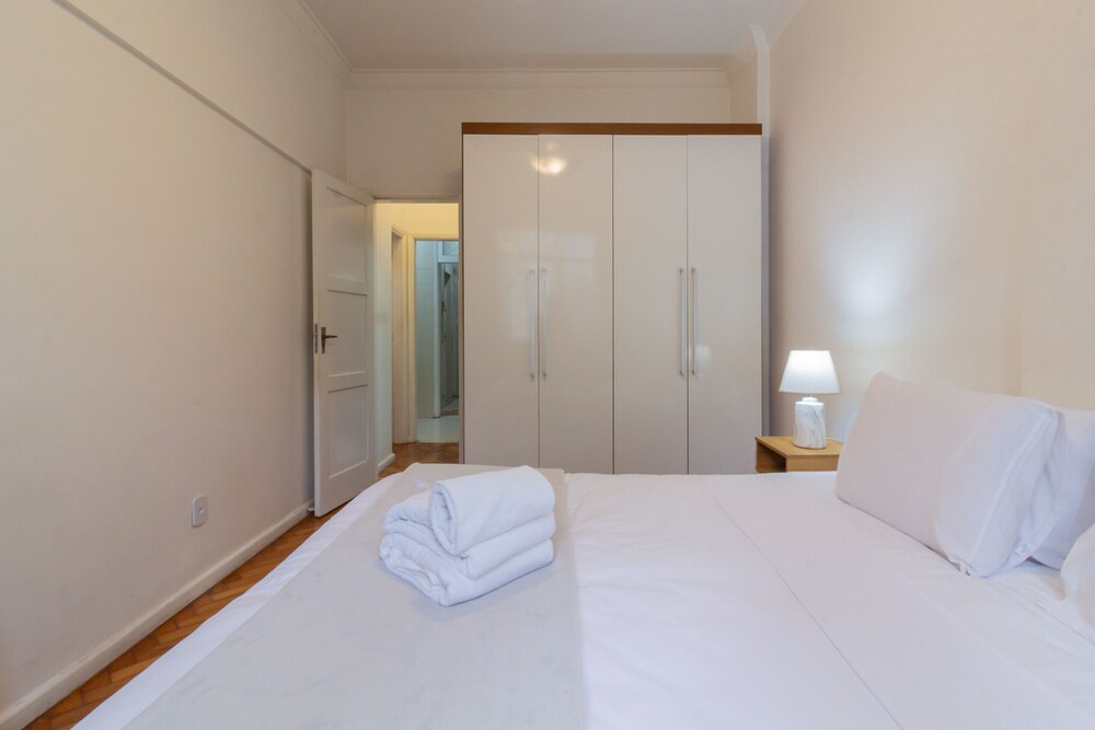 5 Minutes From Copacabana Beach Bi404
