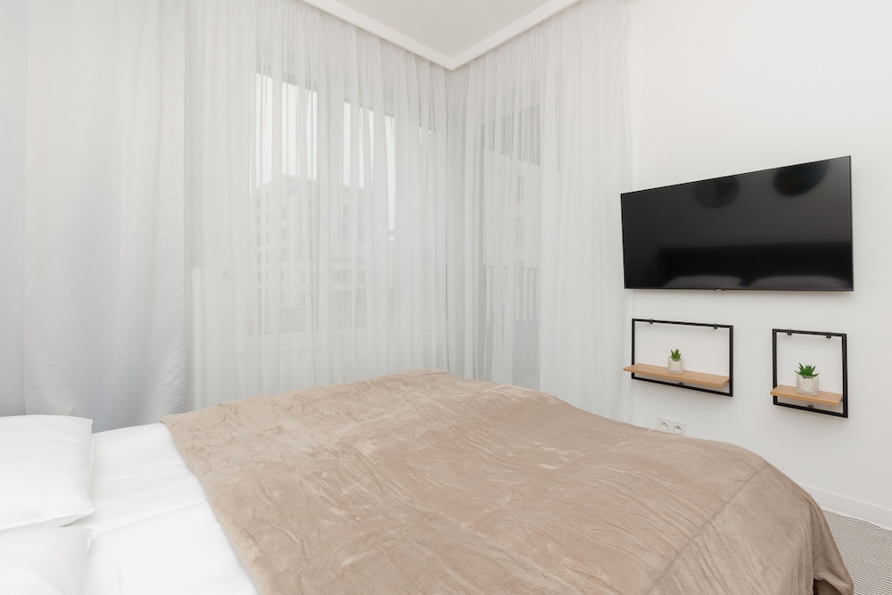 Spacious Apartment by Renters view 4