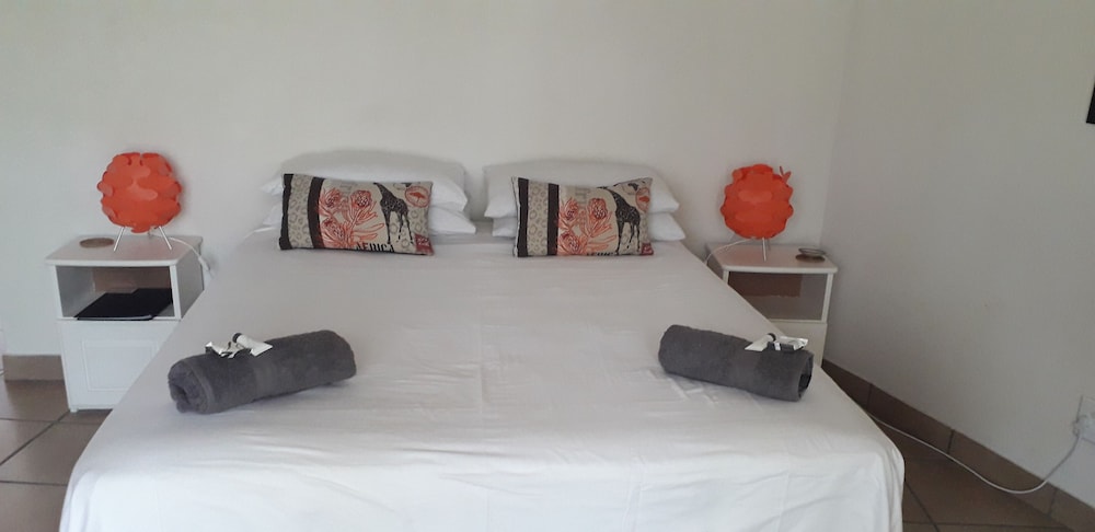 Lovely Holiday Home for a Large Family or Friends Bordering Kruger National Park view 5