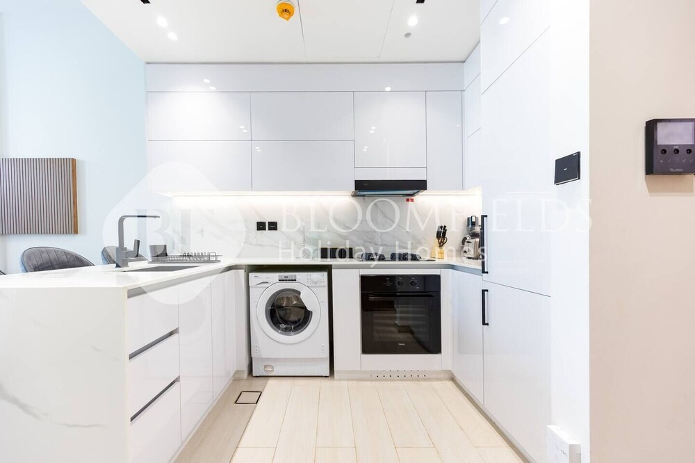 Bloomfields Modern 1Br Binghatti ONYX