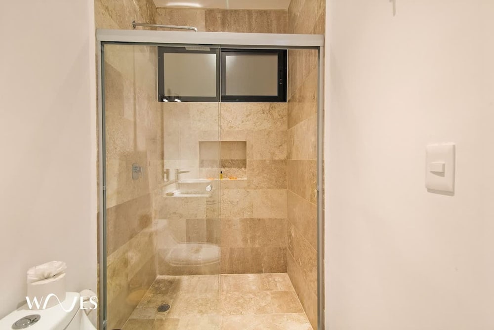 Great Located w Private Pool Fully Equipped Gym