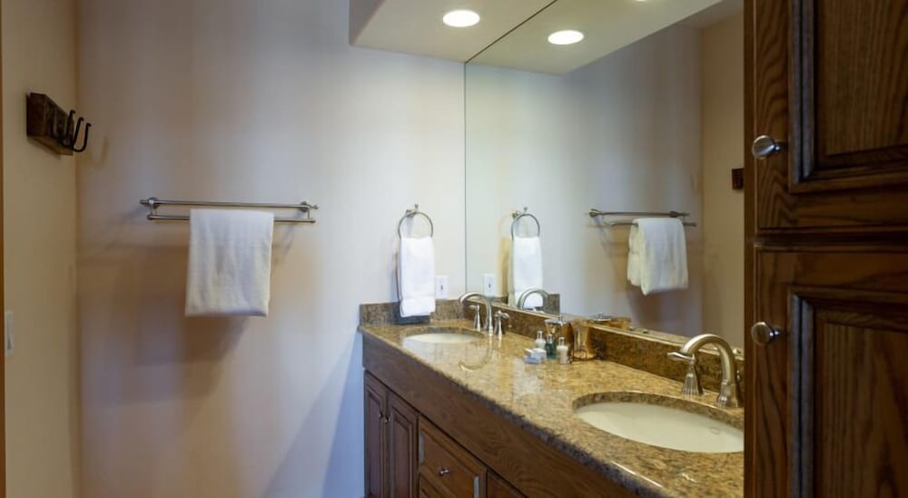50 - Six Bedroom with Spa Stag Lodge 6 Condo