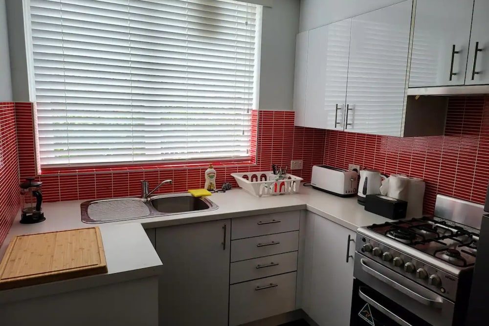 Homely 1 Bedroom Retreat in South Yarra With Balcony view 3