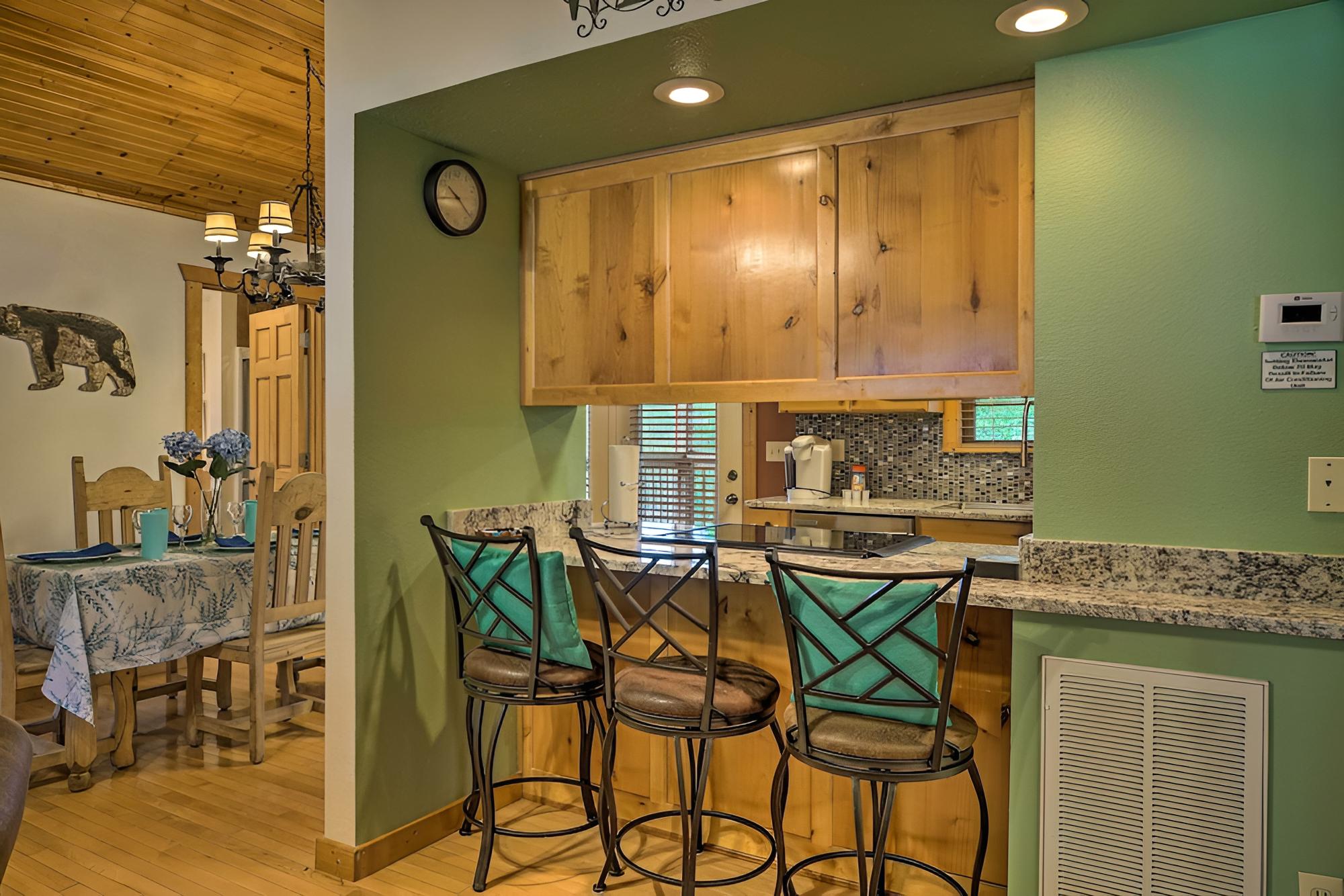 Lakeside Branson West Abode w/ Deck & Pool Access view 5