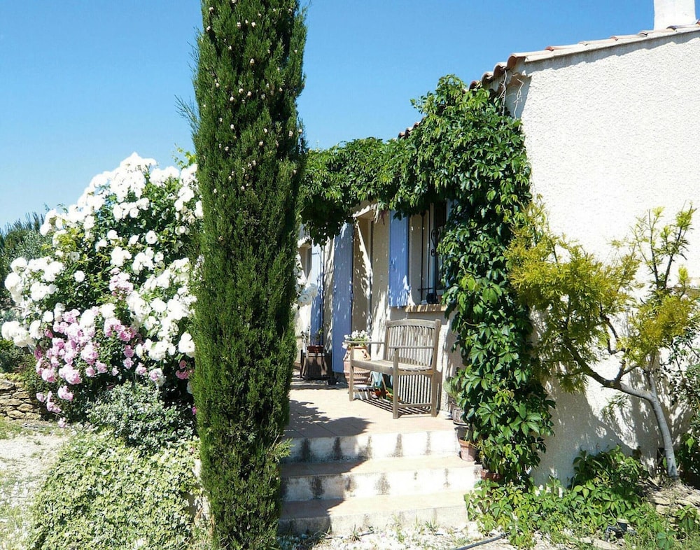 Cozy Vacation House With Pool, Vernegues