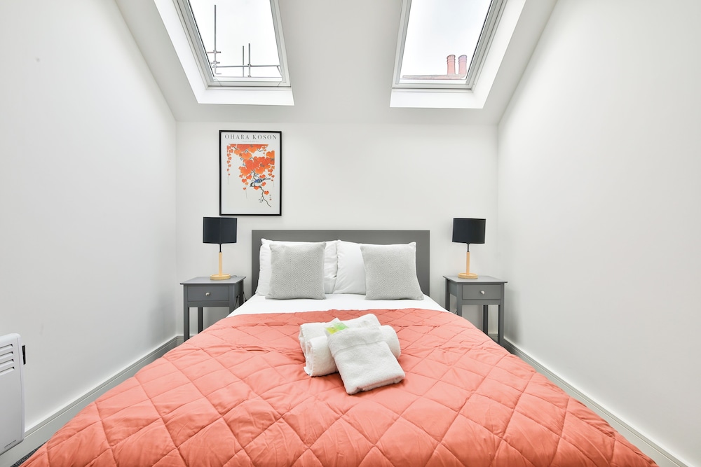 Modern 2 Bed House - Sleeps 4