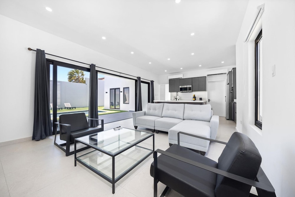 Brand NEW Villa Central Location Private Pool