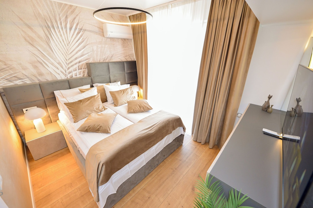 Wabi Sabi - One Bedroom - Romana Square