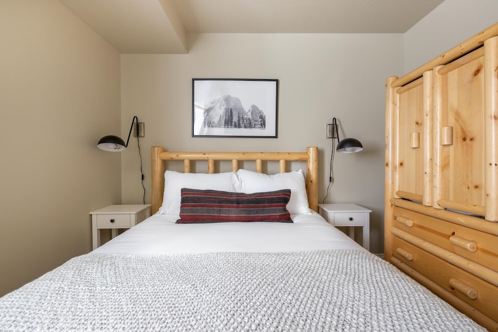 Silver Star by Avantstay Ideal Park City Location Close to Slopes Hot Tub view 3