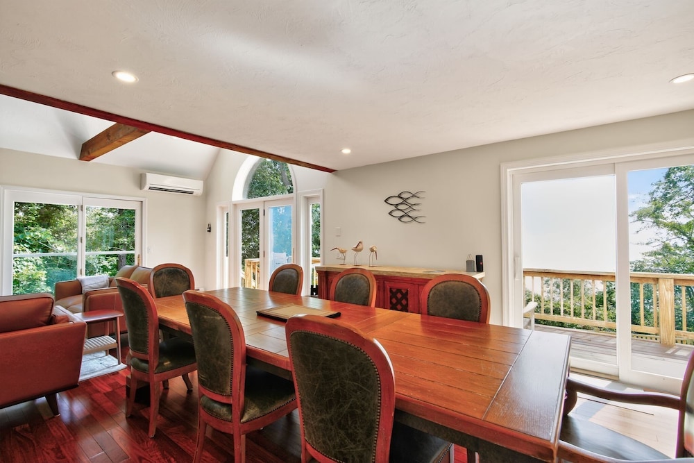 Ocean Views & Private Beach 3br Nature Escape 3 Bedroom Villa