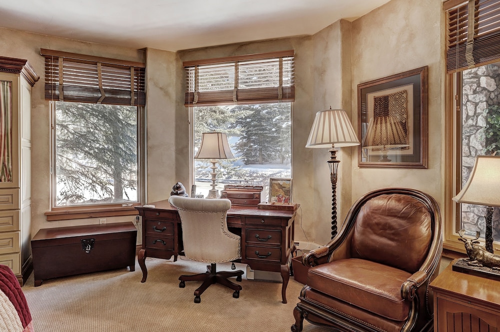 Gorgeous Corner 3br- Ski In/out Access And 3 Decks! 3 Bedroom Condo by RedAwning view 4