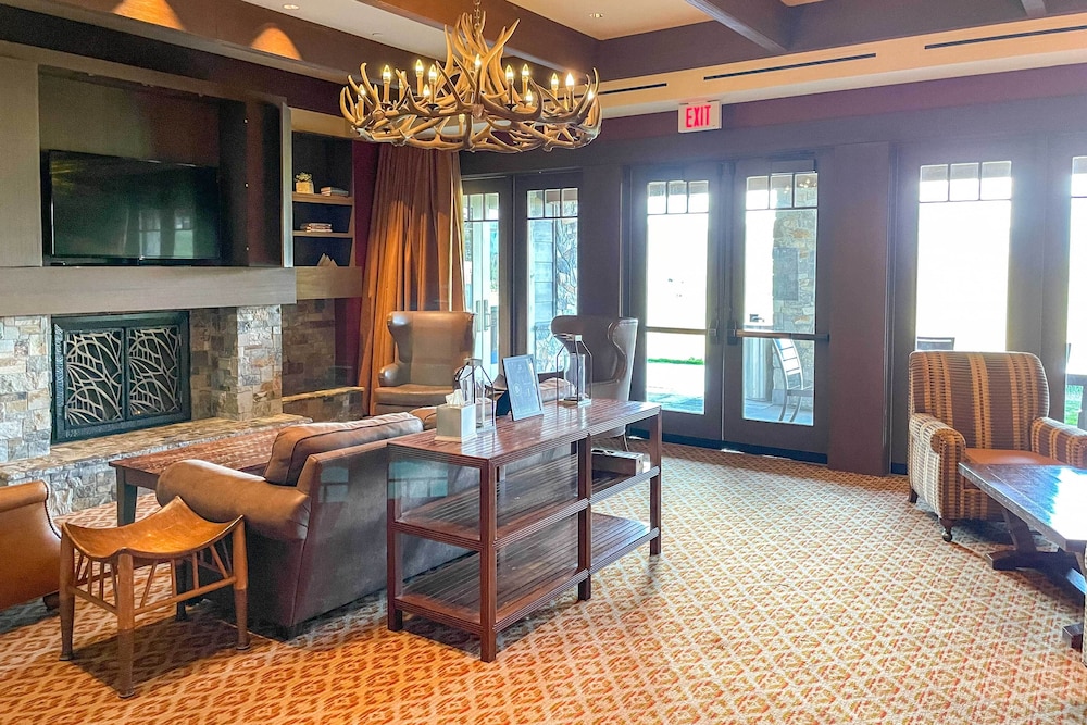 Condo w/ Outdoor Heated Pool + Hot Tub Access! view 5