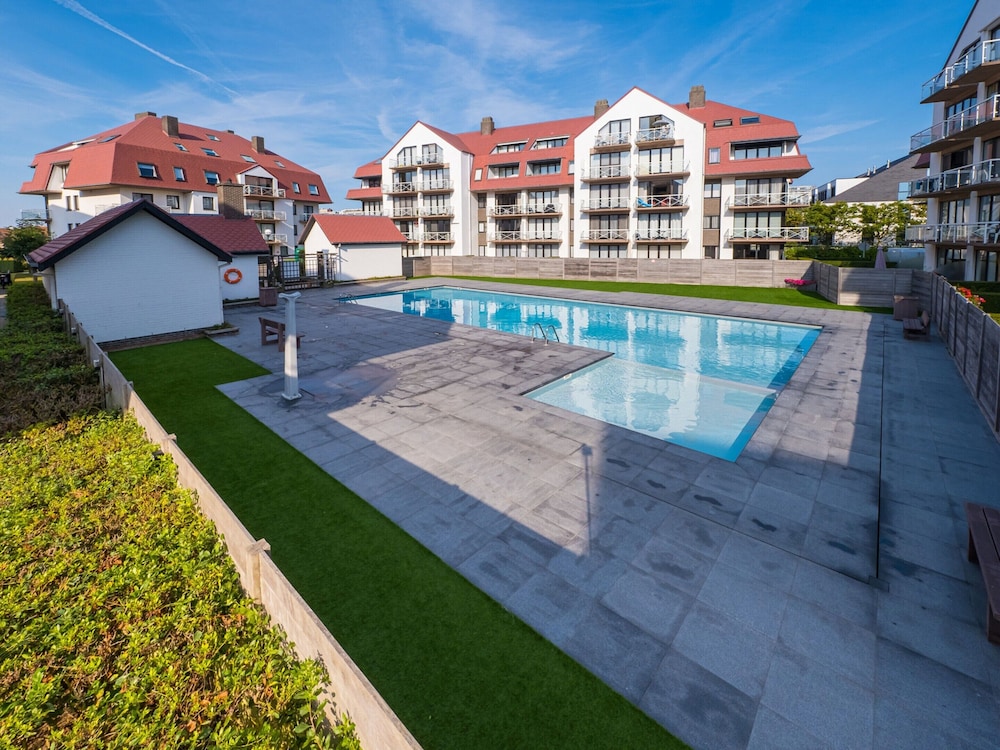 Green Garden Poolside Stay