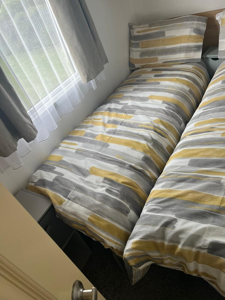 3-bed Homely Modern Caravan in Clacton-on-sea view 3