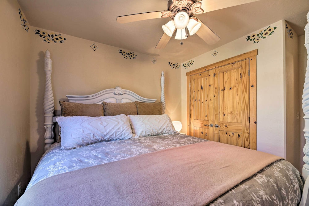 < 2 Mi to Hikes & Shops: Show Low Home w/ Deck