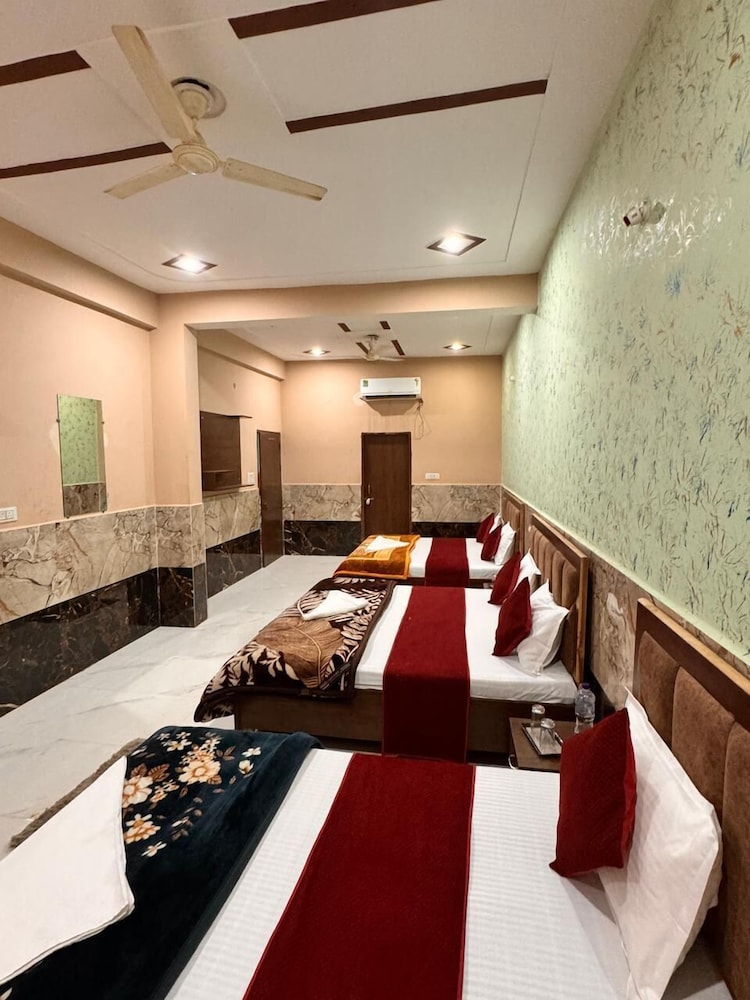 Hotel Raghav Dham