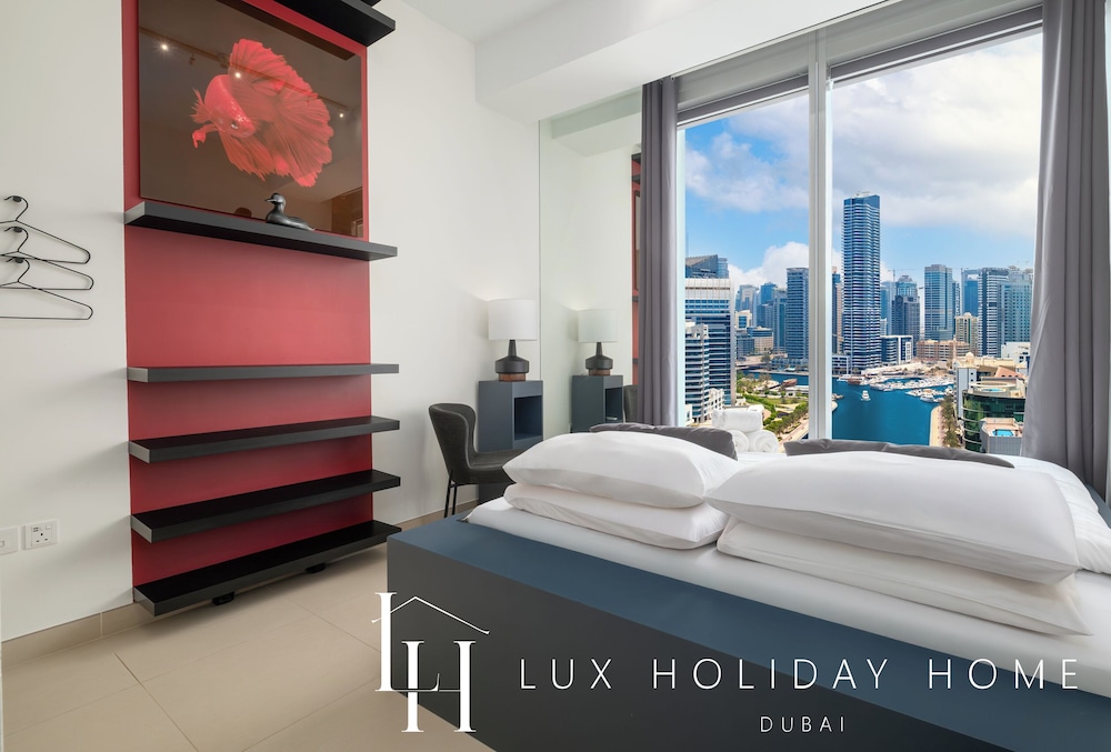 LUX 52 42 Deluxe Marina View Suite 3