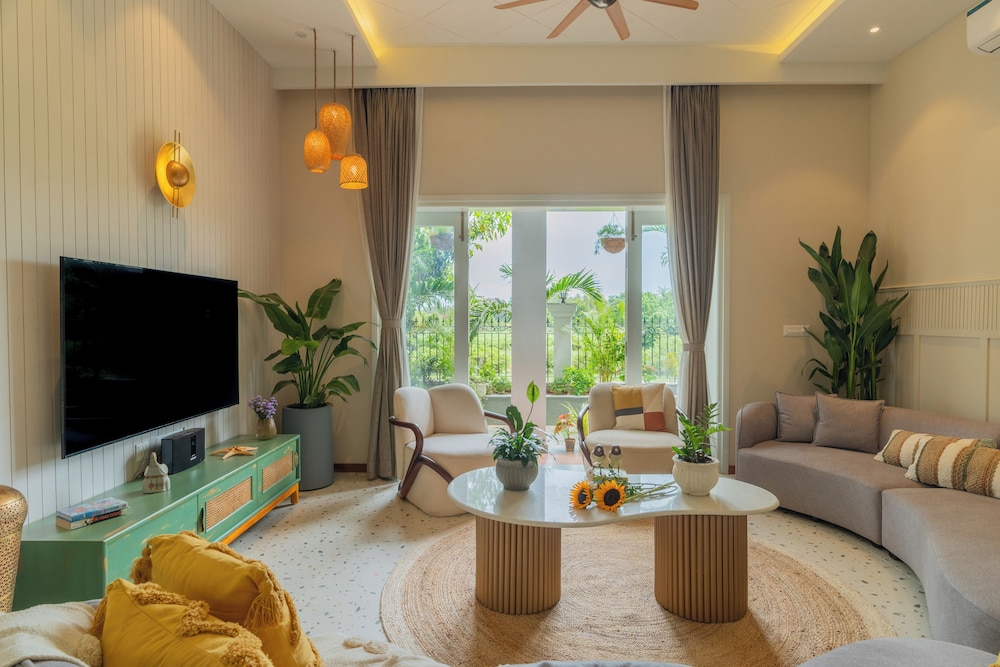 Esh Cottages Birch | Hillside 4-BHK Hideaway With Lush Garden, Common Pool, & Gaming Zone
