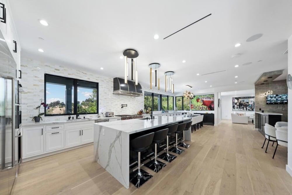 Oak Haven Sanctuary - Grand Estate With Pool, Guest House & Scenic Views