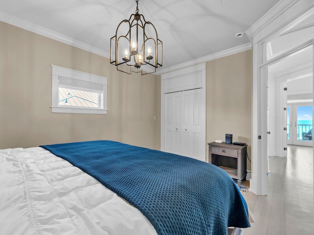 4BR Beachfront Home With Hot tub & Private Beach Access!
