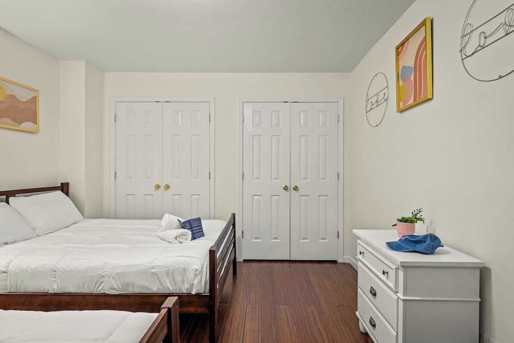 Birch Hollow by Avantstay Cozy Poconos Home w/ Fireplace, Soaking Tub & Kids Play Area