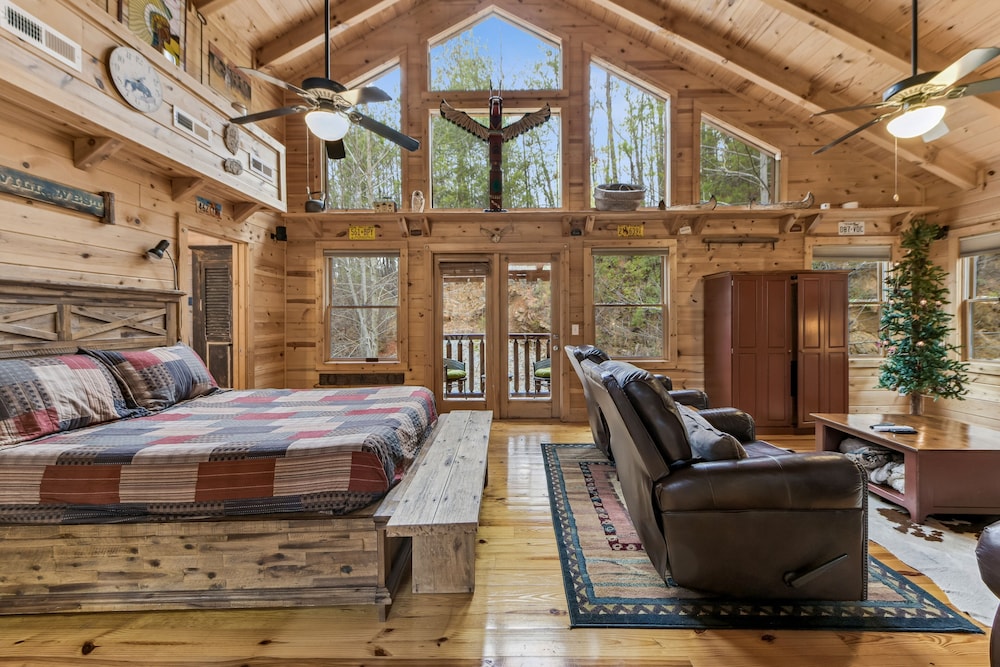 Powdermill Hill Cabin 3 Bedroom Cabin by RedAwning view 4