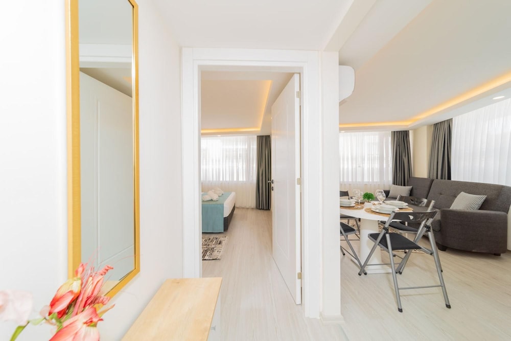 Convenient Flat 3 min to Hadrian s Gate in Antalya