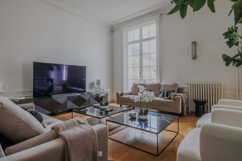 Spacious Apartment - 5br/12p - Chaillot