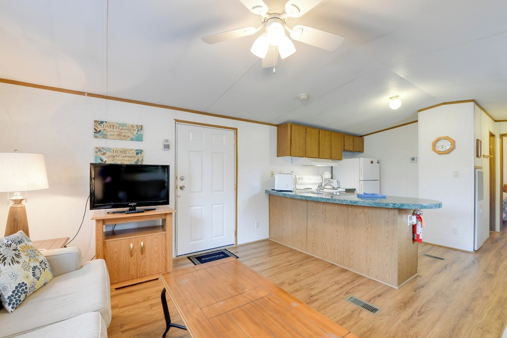 Blue Ridge Base Camp: Resort Cabin in Waynesville