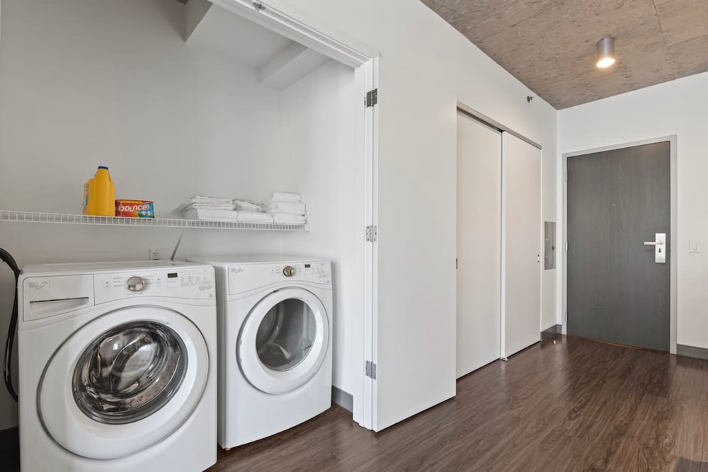 Urban Retreat 2BR City Views Near Shops