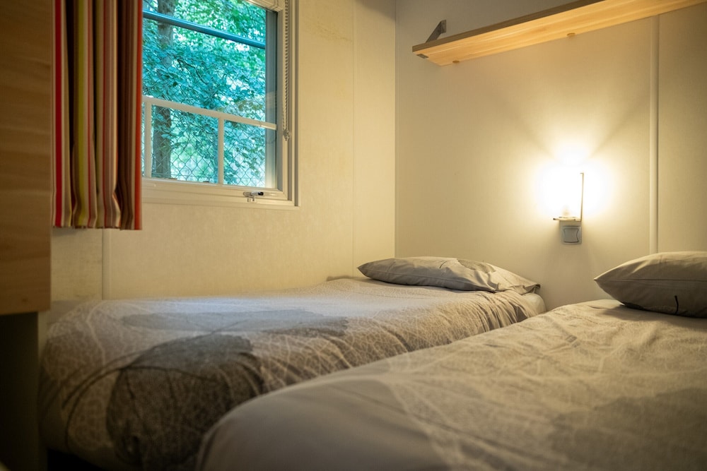Chalet in Olloy-sur-viroin With Patio