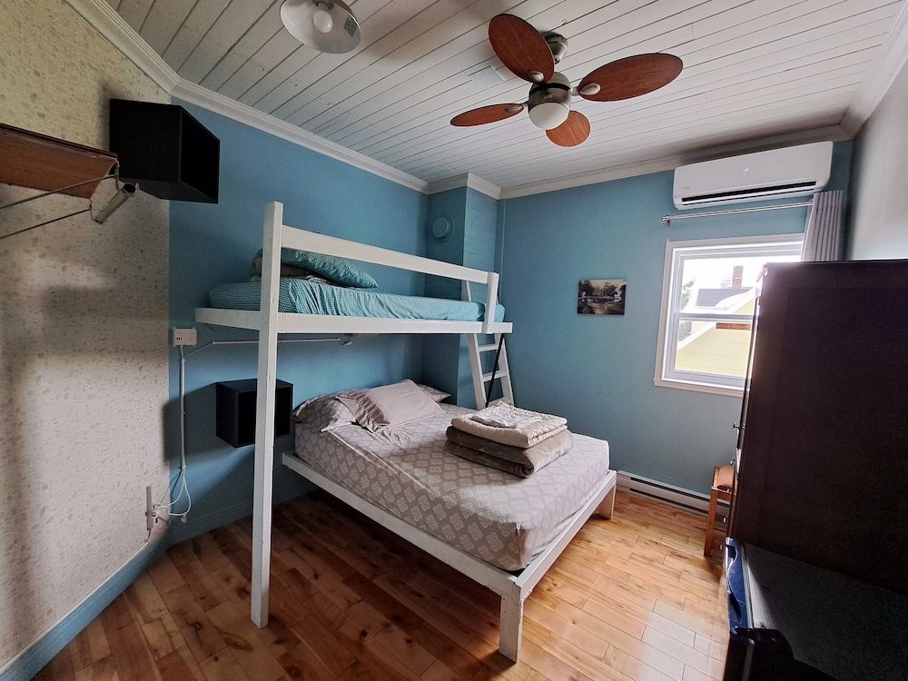 Levis Vacations - Auberge Jeunesse LouLou's Backpacker Hostel - Property Image 66