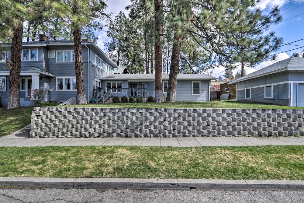 Centrally Located South Hill Apartment w/ Smart TV, photo 22