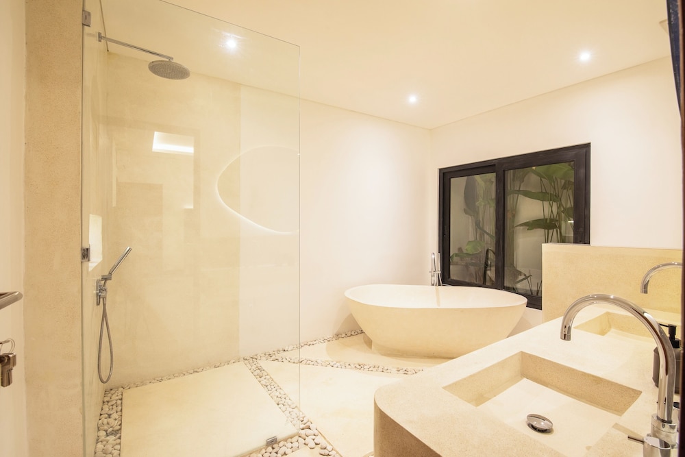 Chic 3BR Villa Modern Comfort in Central Seminya