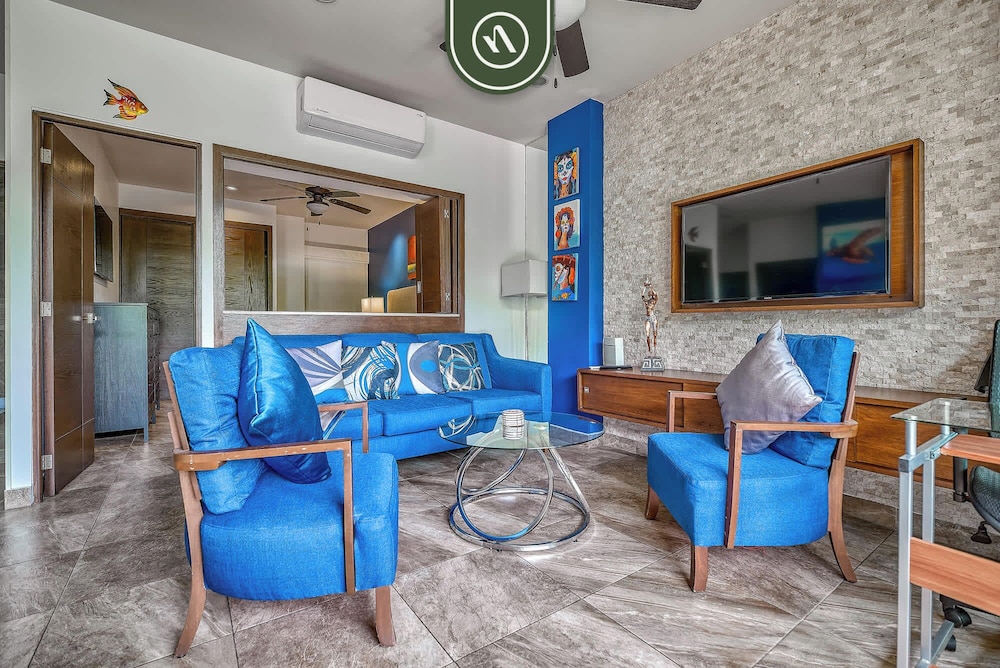 1 BR Condo - Amazing Sunsets From the Roof - Pool