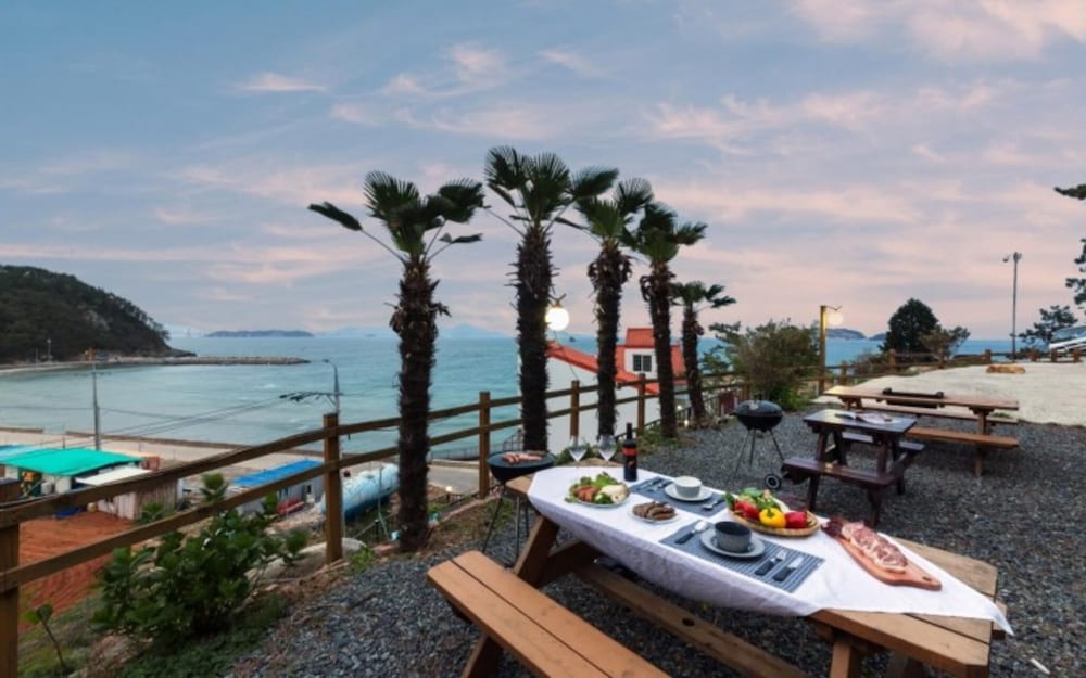 Geojedo Ocean View Dumo Mongdol Pension