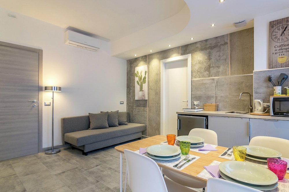 Modern Studio with Balcony in Milan
