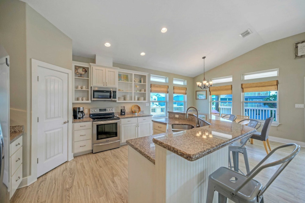 Sleeps 24 2 Homes w/ Beach Boardwalk Access & Deck Views Steps to the Beach