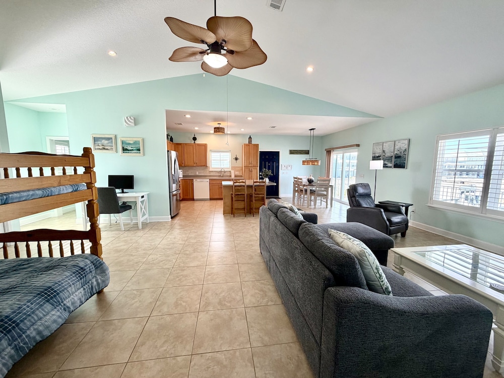 Seaside Bungalow 1 Bedroom Home