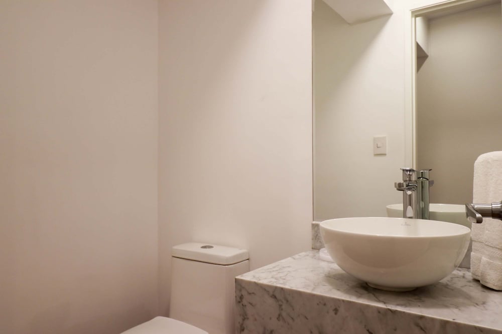 w Monochromatic 2BR w Terrace in Miraflores