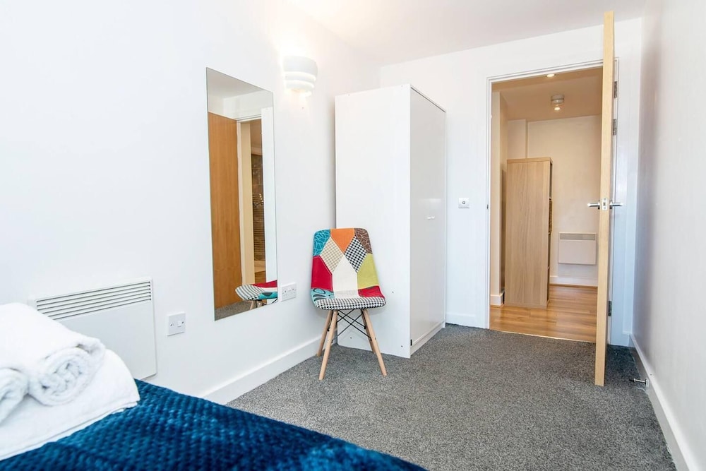 Stunning 2-bed Apartment in Birmingham view 5