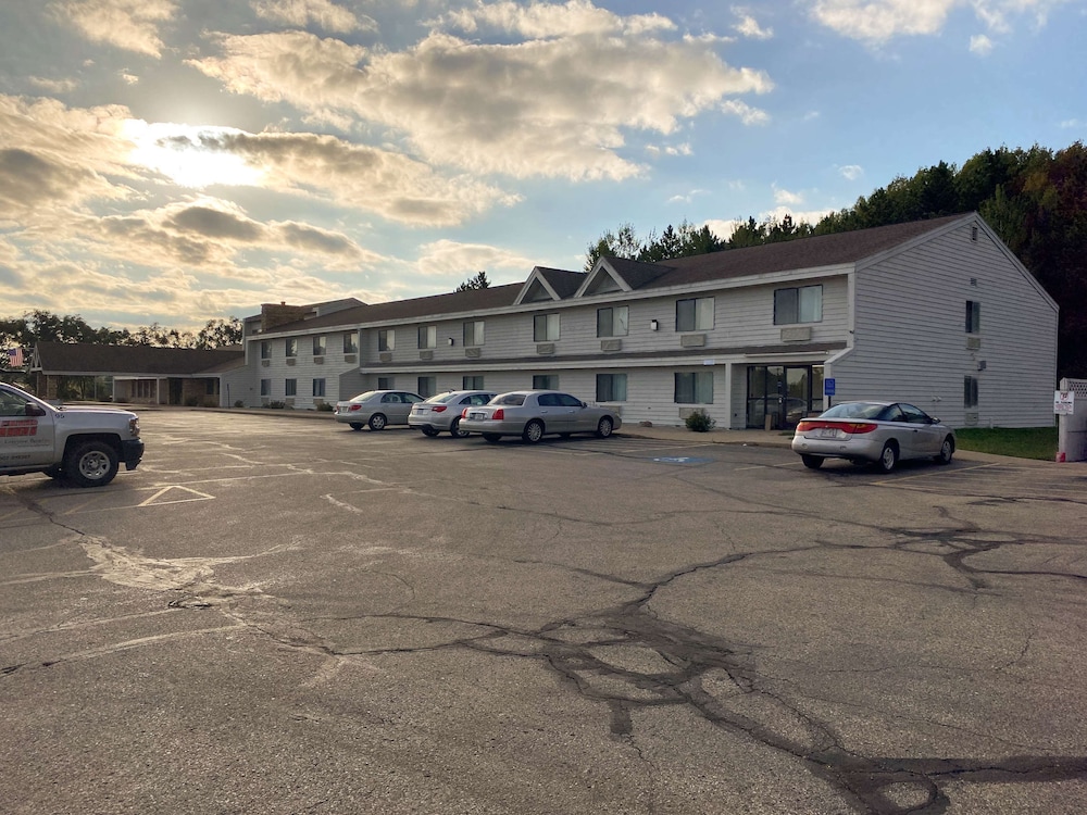 Motel 6 Norway, MI